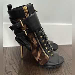 Michael Kors  Black Pony Hair Camo Pattern Heels Peep Toe Size 7US